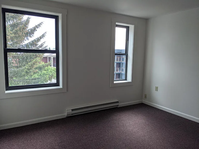 348 College St — Photo 54