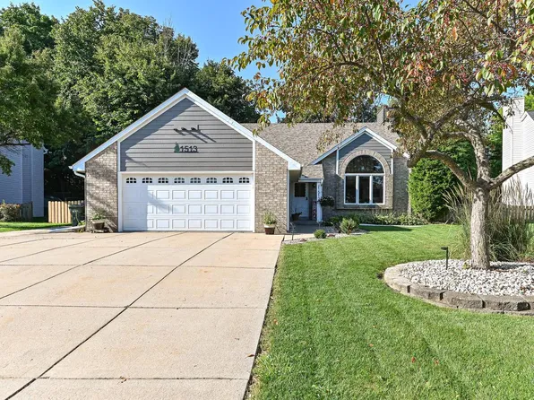 1513 Blakewood COURT, South Milwaukee, WI 53172