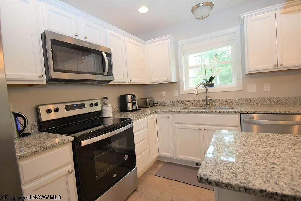 4 bed, 3.5 bath, $2,650 — Photo 4