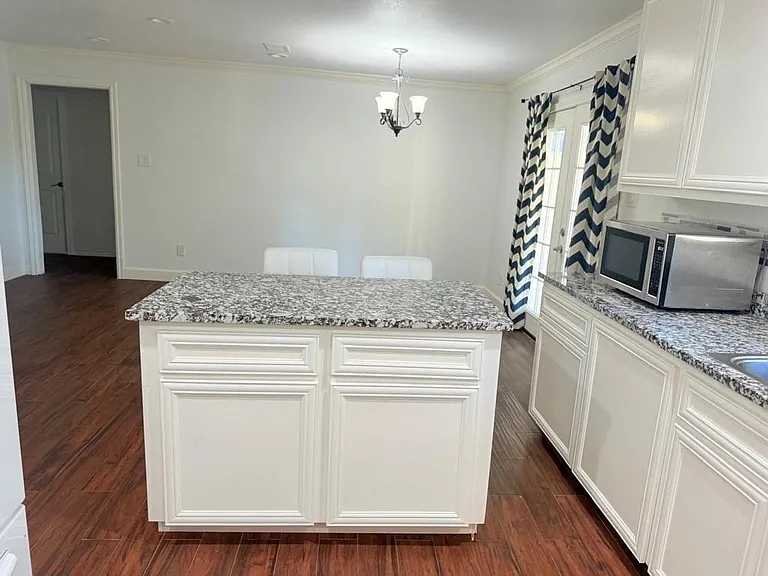 304 Jill St — Photo 9