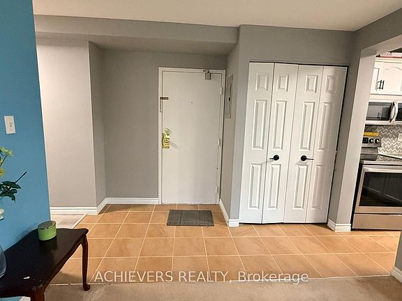 5th image of 640 Grey St #107