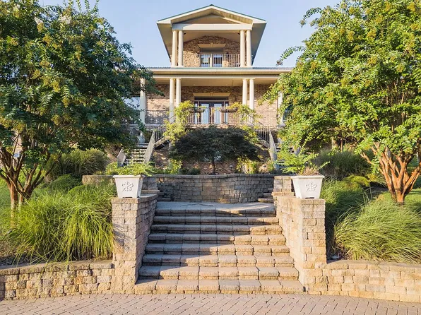 1525 Blythe Dr, Thomasville, NC 27360