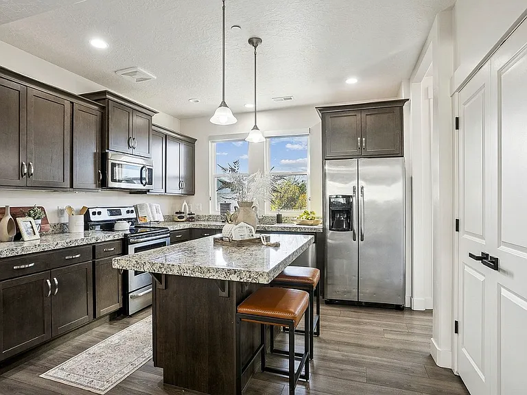 4563 W Daybreak Rim Way — Photo 4