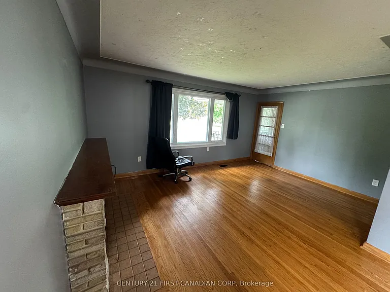 100 Susan Ave — Photo 12