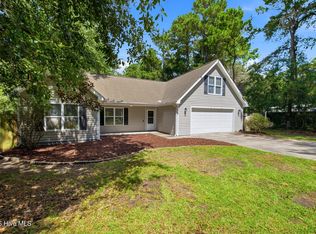 122 Pond View Cir, Hampstead, NC 28443