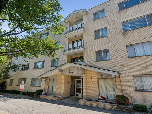 5251 Galitz St APT 404, Skokie, IL 60077