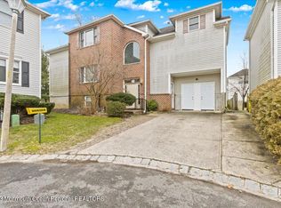 1003 Twin Oaks Dr, Lakewood, NJ 08701