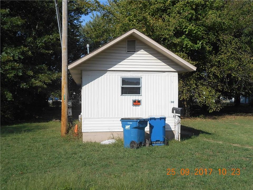 1st image of 702 SE A St