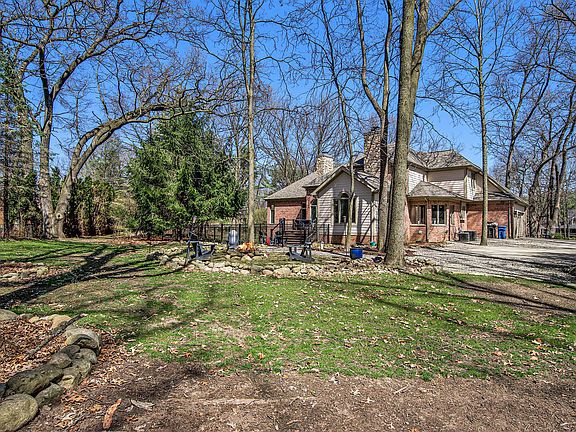 3rd image of 8465 Cedar Hills Dr