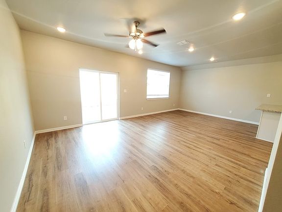 3rd image of 1017 W Golden Ln