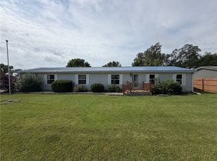 103 Falcon Crest Dr, Oakwood, IL 61858