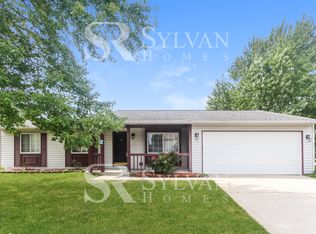 2 Country Wood Ln, Whiteland, IN 46184