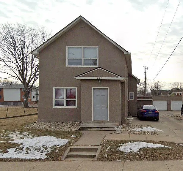 615 W 12th St — Photo 1