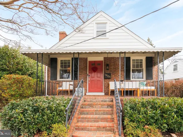 1901 Scroggins Rd, Alexandria, VA 22302