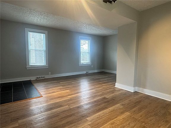 5th image of 109 Stenson St
