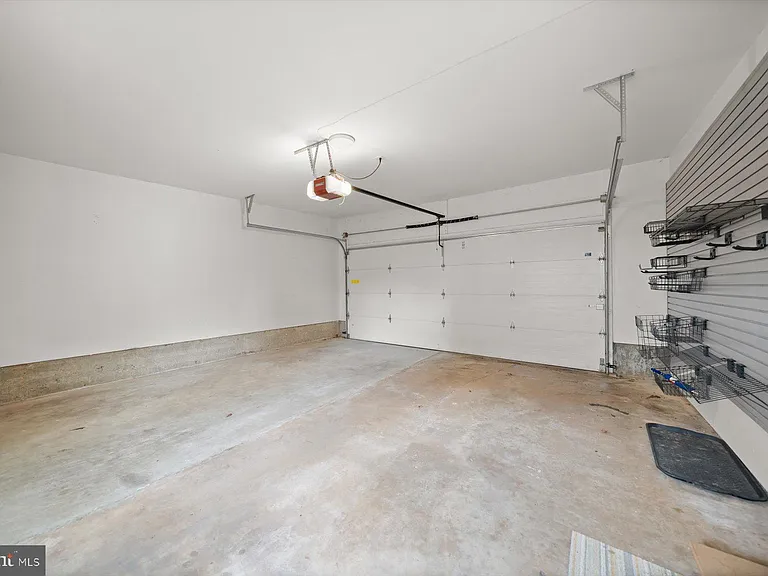 3004 N Underwood St — Photo 51
