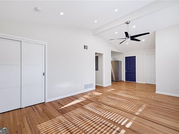 5th image of 2988 Vine Cir