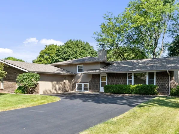 30W264 McGregor Ln, Naperville, IL 60563