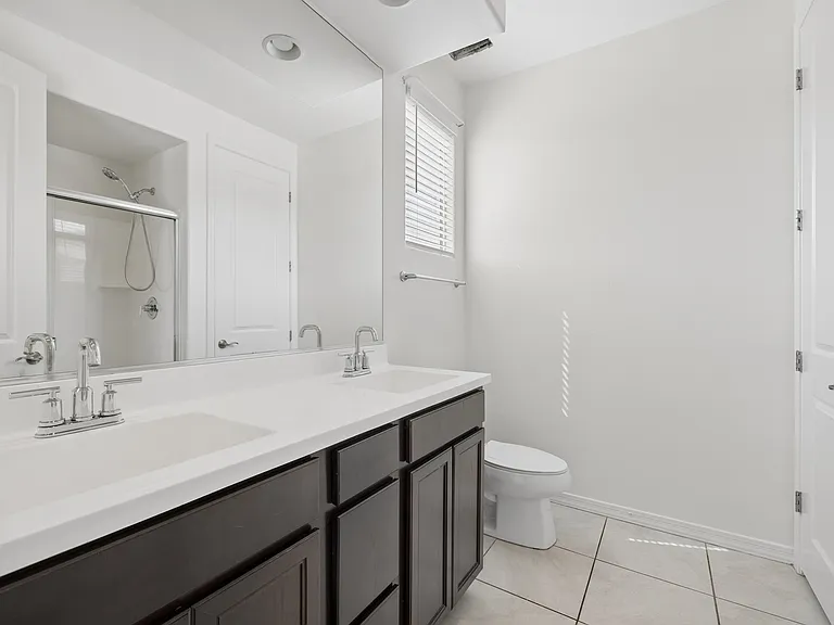 En Suite Bathroom, Dual Vanity, Linen Closet