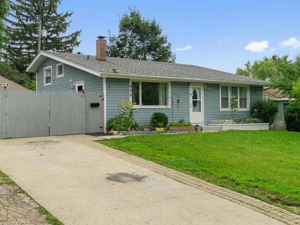 625 Jefferson Ave, Carpentersville, IL 60110
