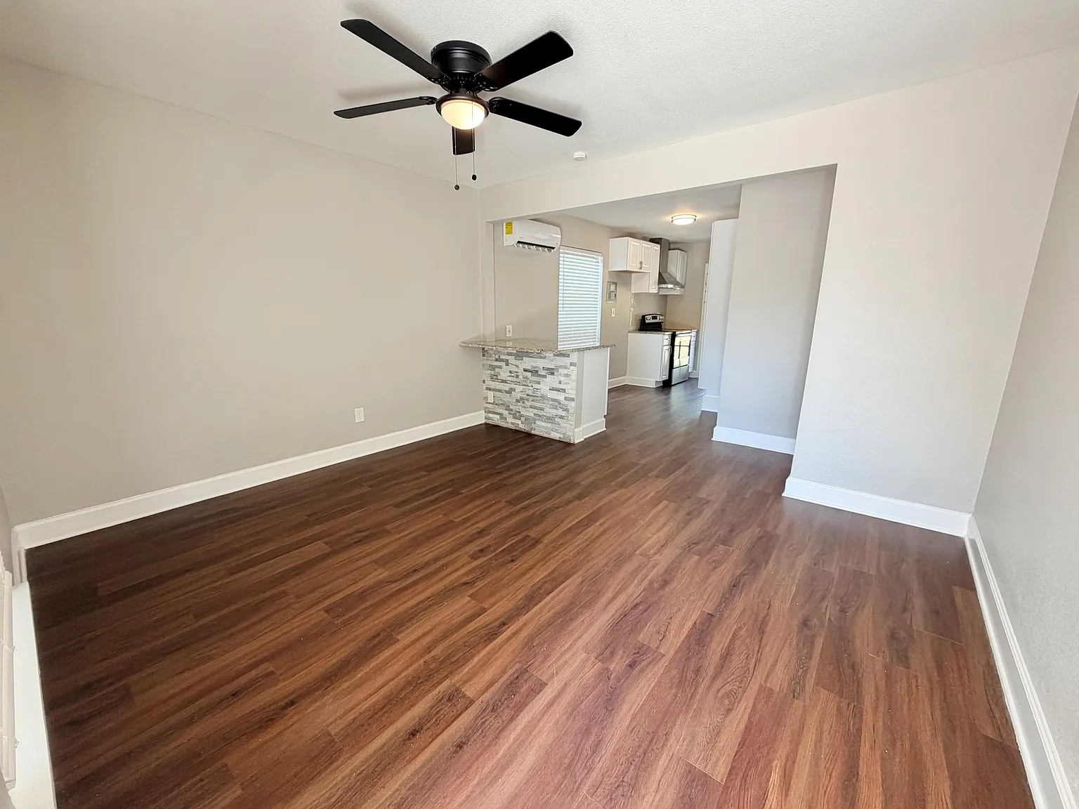 3 bed, 1000 sqft, $1,350 — Photo 3