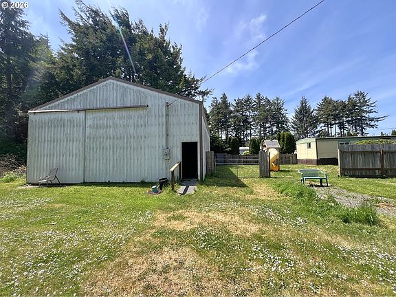 2nd image of 90884 Hollywood Ln