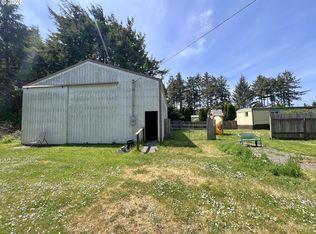 90884 Hollywood Ln, Coos Bay, OR 97420