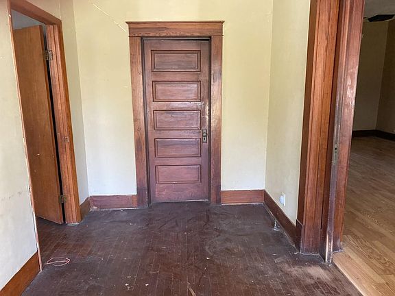 2nd image of 410 Young St