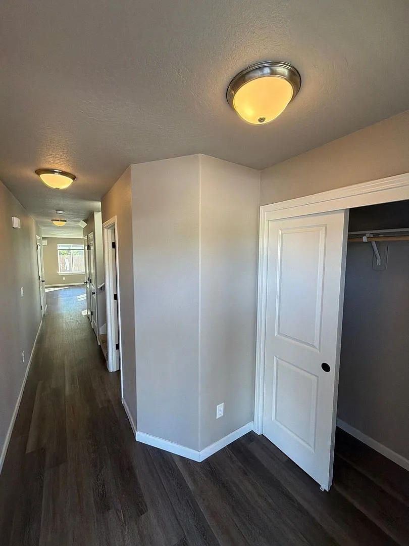 4 bed, 2.5 bath, 1527 sqft, $2,500 — Photo 3