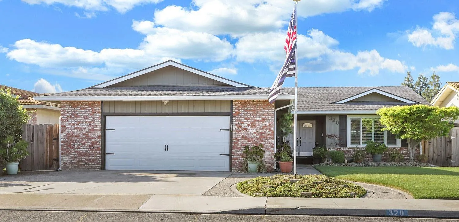 320 Brian Ln photo 1