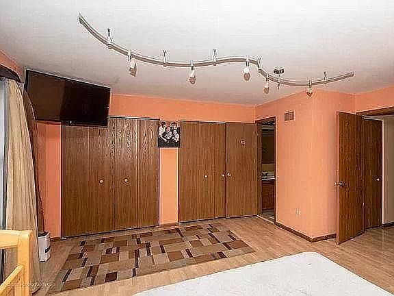 3rd image of 538 La Salle Ct N