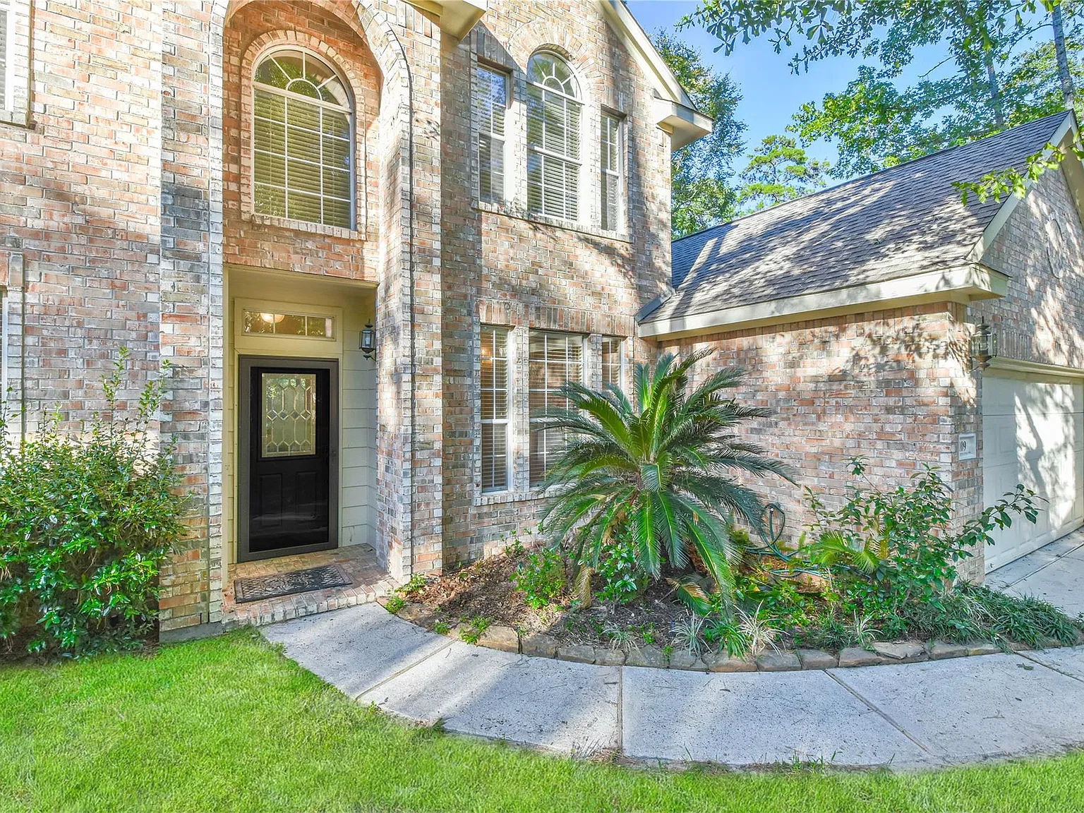 4 bed, 2.5 bath, 2398 sqft, $2,950 — Photo 3