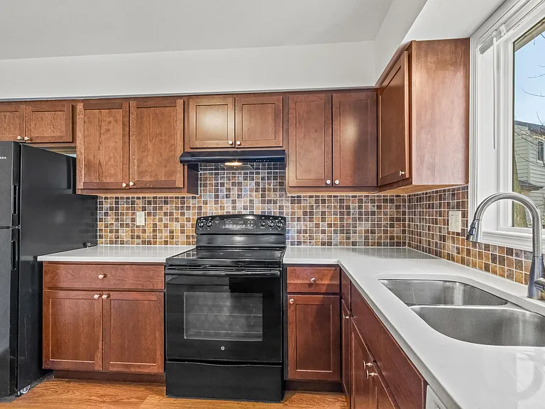 1302 N Gammon Rd — Photo 5