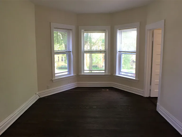 1906 W Waveland Ave #2F — Photo 1