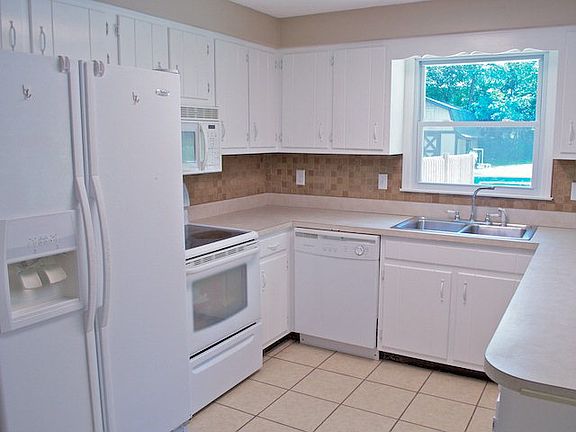 4th image of 2472 Bryonaire Dr