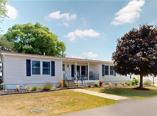 313 Applewood Dr, Lockport, NY 14094