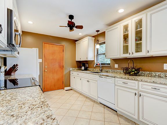 3rd image of 11029 Hughlan Dr
