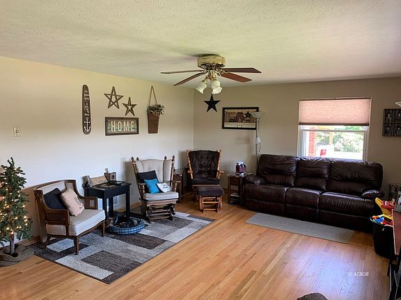 3rd image of 26462 North St