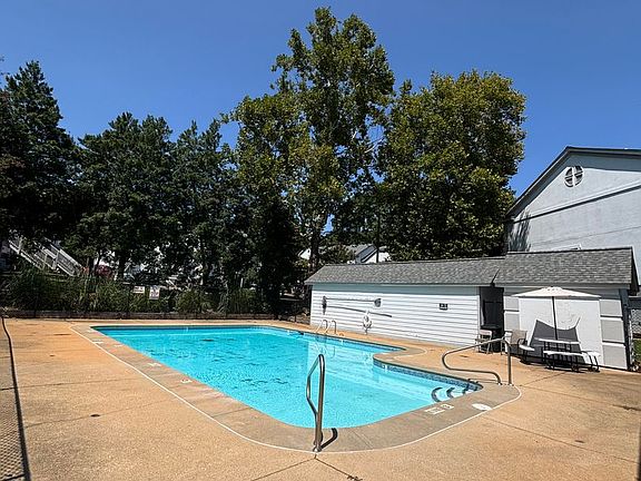 2nd image of 2516-204 Avent Ferry Rd