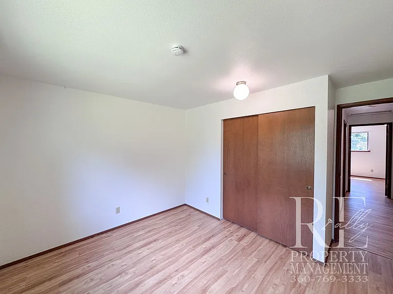 2228 NE Ridgewood Dr — Photo 11