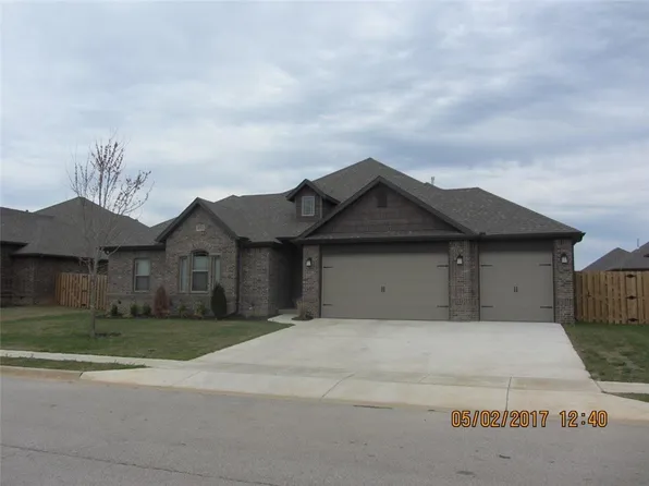 5713 S 61st St, Rogers, AR 72758