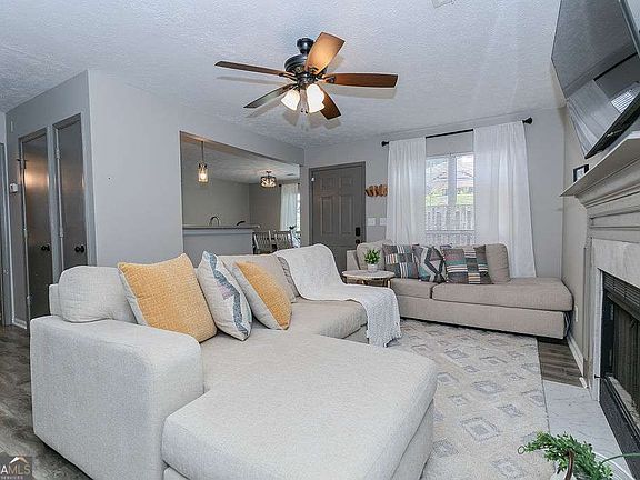 4th image of 1067 Dover Way