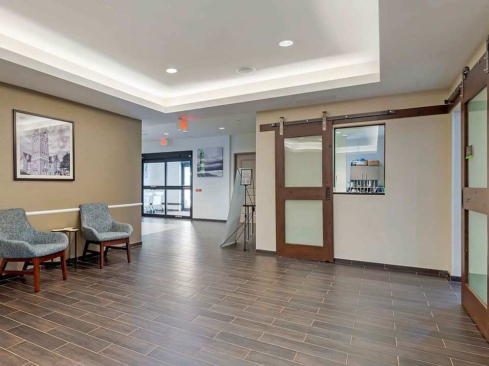 Lobby and Guest Check-in