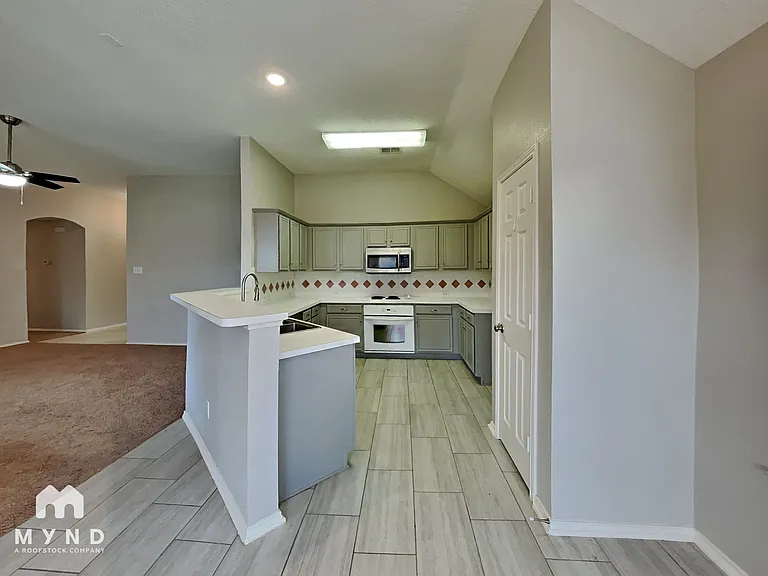 4611 Basil Dr — Photo 5