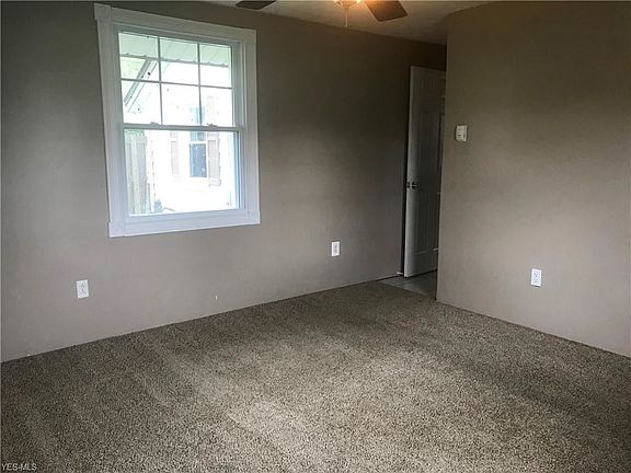 3rd image of 4833 Lakeview Dr