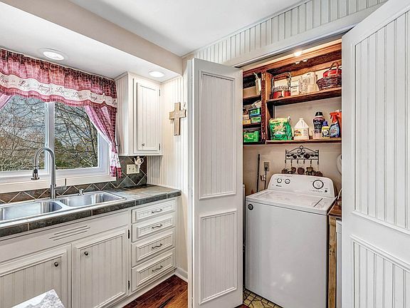 4th image of 318 N Elgin Ave