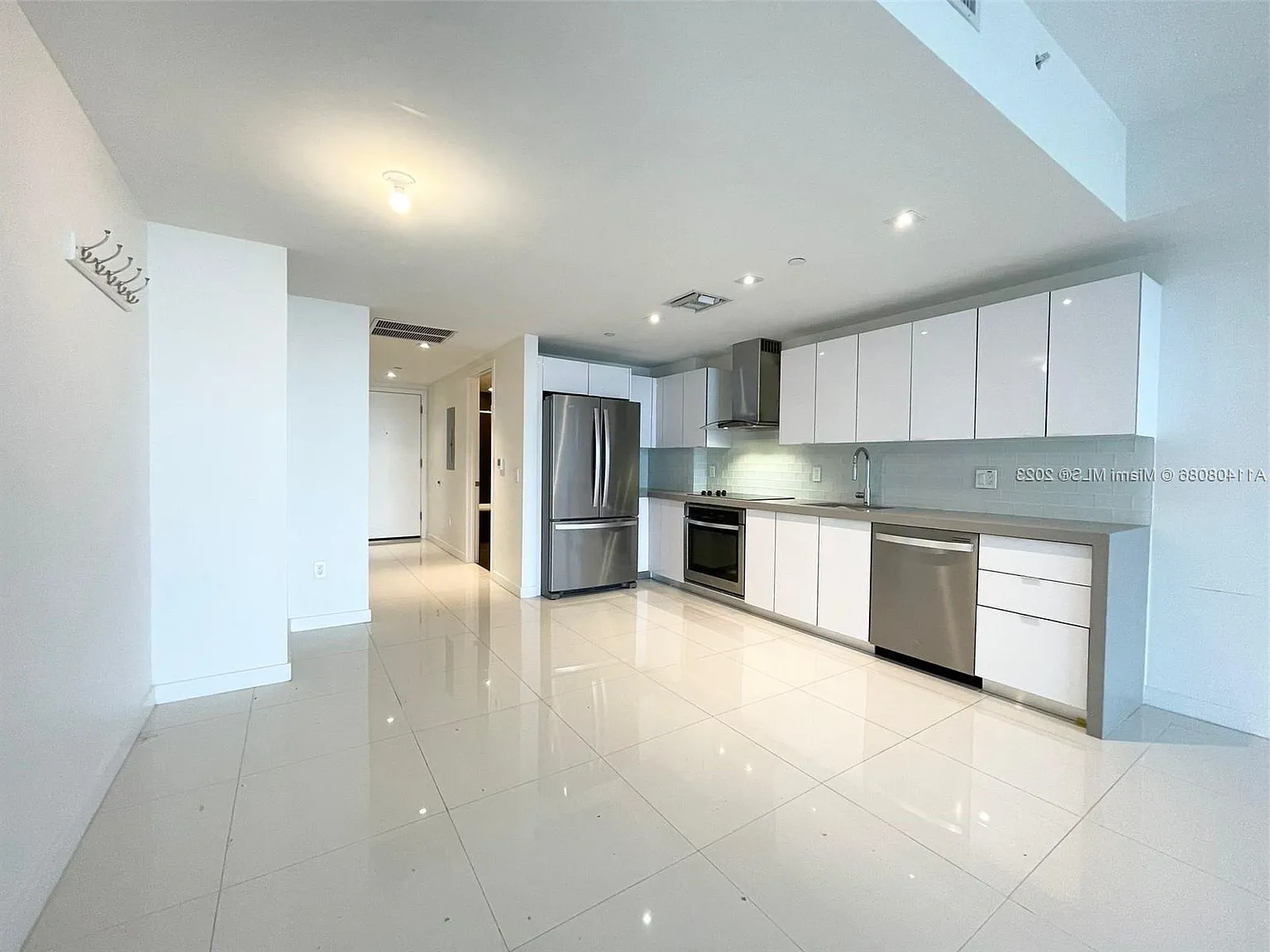 Studio, 588 sqft, $2,600 — Photo 1