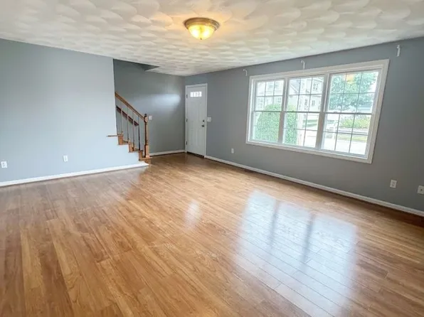 8 Tobie Ave, Pawtucket, RI 02861