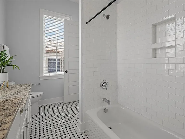 61 Amherst St #A — Photo 15