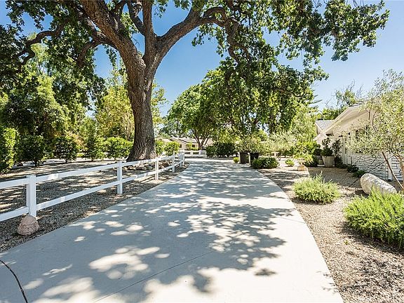 5th image of 470 Rosario Dr